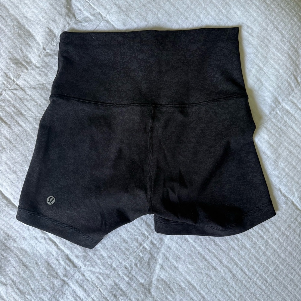 Lululemon Wunder train shorts - Picture 2 of 2